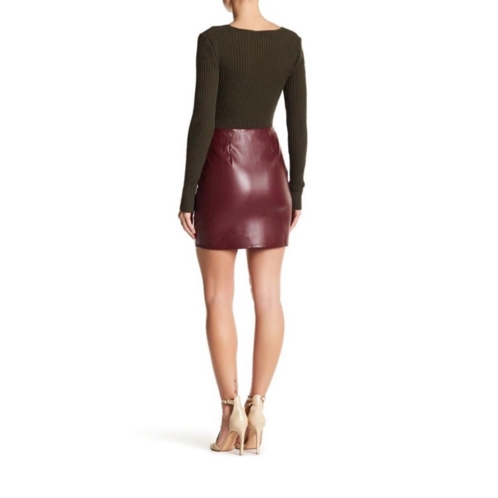 RJC | EMBROIDERED FAUX LEATHER MINI SKIRT | M - Picture 2 of 16